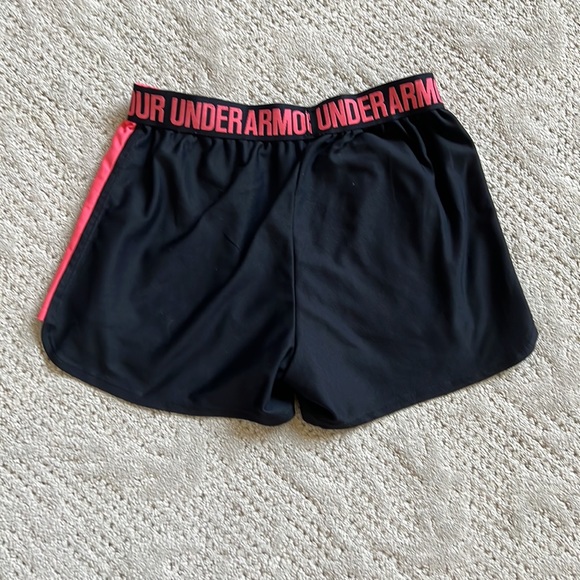 Under Armour Sz Small woman’s shorts - Picture 2 of 3